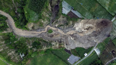 رانش زمین ترسناک در اندونزی /عکس