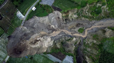 رانش زمین ترسناک در اندونزی /عکس