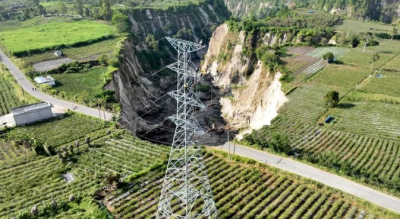 رانش زمین ترسناک در اندونزی /عکس