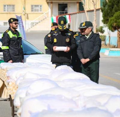  کشف یک تن مخدر شیشه در یزد/عکس