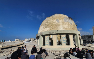  تلاوت قرآن میان ویرانه‌های غزه / عکس