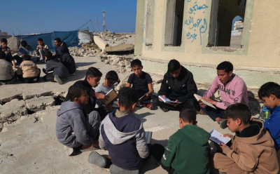  تلاوت قرآن میان ویرانه‌های غزه / عکس