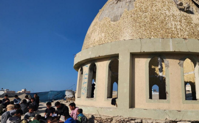  تلاوت قرآن میان ویرانه‌های غزه / عکس