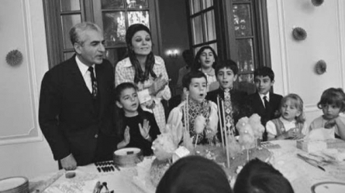 ماسکِ مذهبی بر چهره‌ دیکتاتور