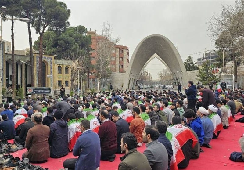 تجمع دانشجویان در محکومیت اهانت به پرچم ایران +عکس و فیلم