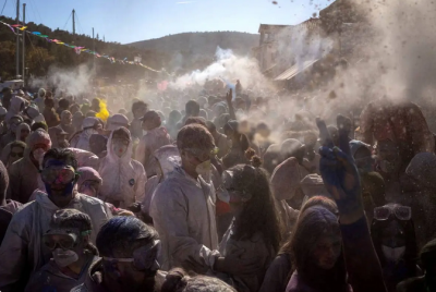 آغاز روزه بزرگ (لنت) در یونان با آردهای رنگی / عکس