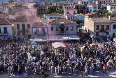 آغاز روزه بزرگ (لنت) در یونان با آردهای رنگی / عکس