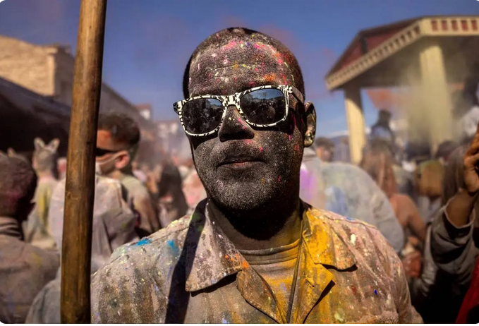 آغاز روزه بزرگ (لنت) در یونان با آردهای رنگی / عکس