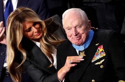 حاشیه‌هایی از نطق سالانه‌ ترامپ در کنگره / عکس