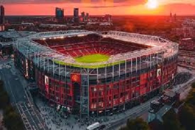 فیلم/ پخش اذان در استادیوم اولدترافورد به مناسبت ماه مبارک رمضان