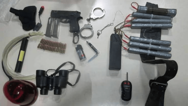 کشف مواد منفجره و جلیقه‌های انتحاری 