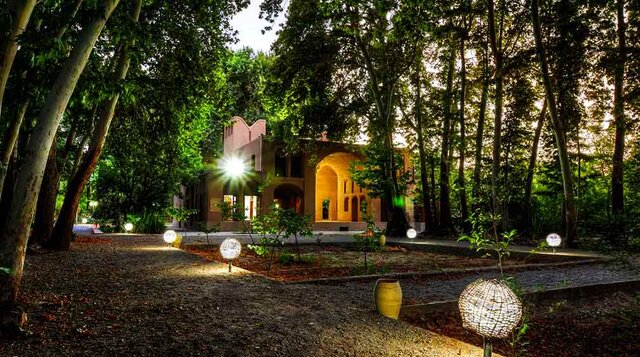 بهار زودرس در باغ‌شهر تاریخی مهریز