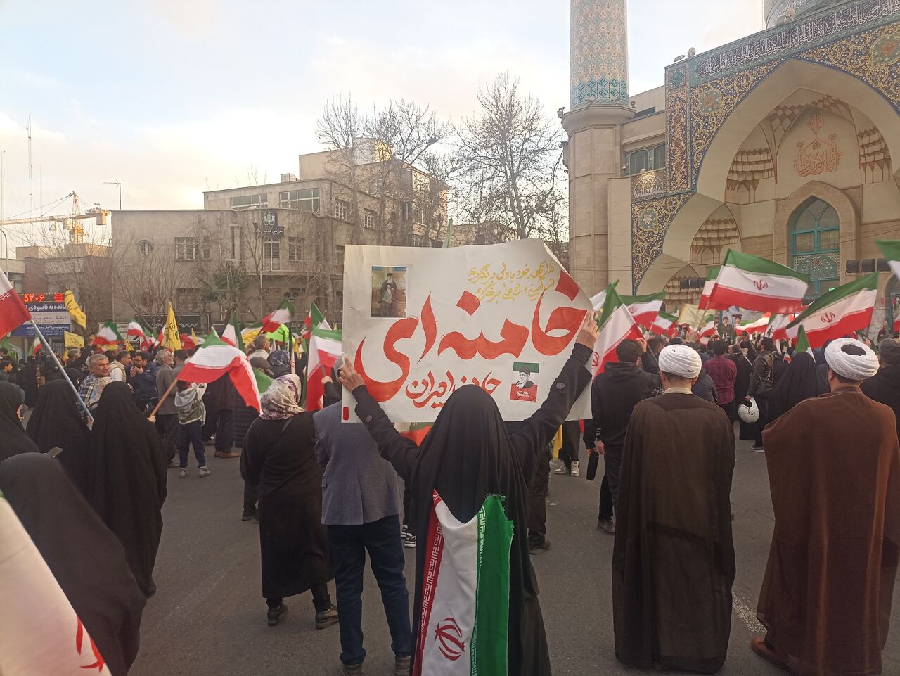 تجمع پایتخت‌نشینان در محکومیت حملات هوایی به کشورمان + فیلم