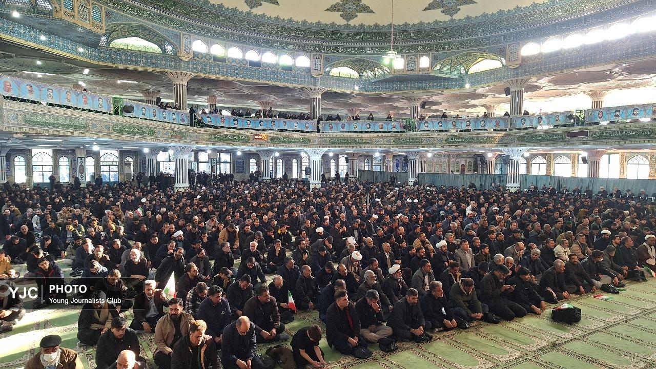 مصلای امام خمینی شهرکرد مملو از عاشقان پدر امت