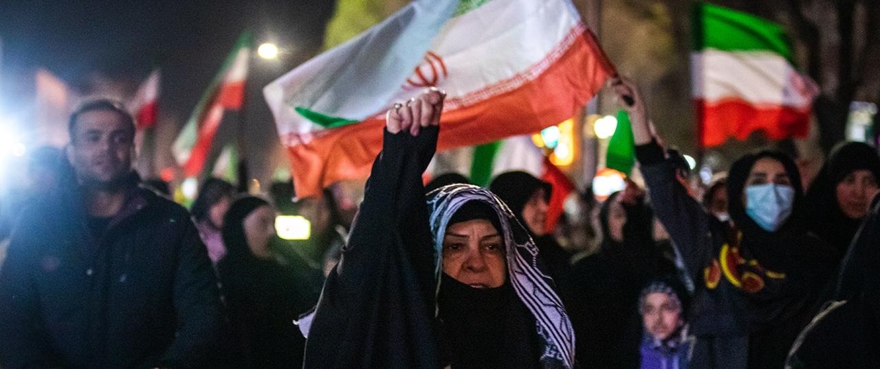 اجتماع شبانه مردم عزادار منطقه ۲۱ در سوگ شهادت امام خامنه‌ای (ره) 
