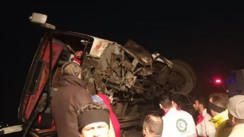 واژگونی تریلی و اتوبوس در محور اردکان ـ نایین