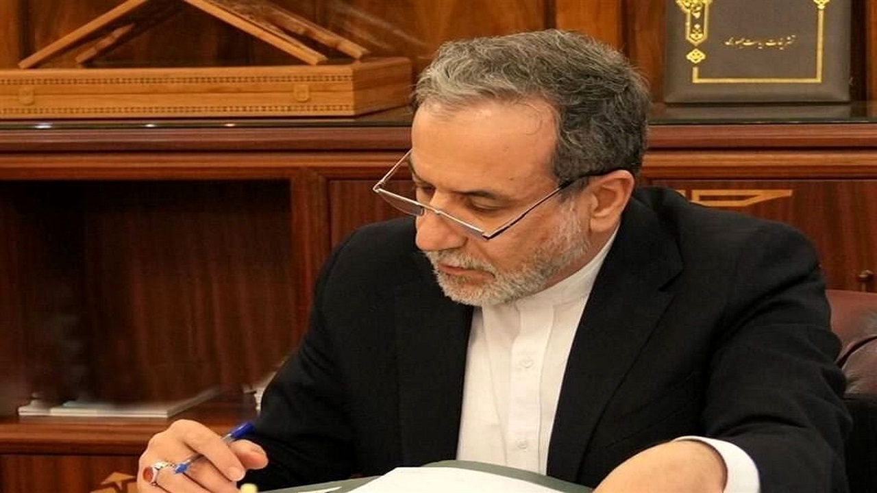 انتقاد عراقچی از سکوت و انفعال رئیس جمهور فرانسه 