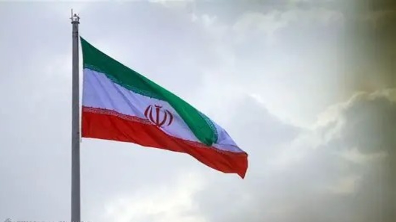 ادای احترام ماهدشتی‌ها به پرچم مقدس کشورمان