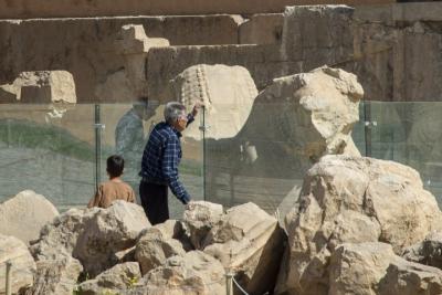 گردشگران در مجموعه جهانی تخت جمشید/عکس