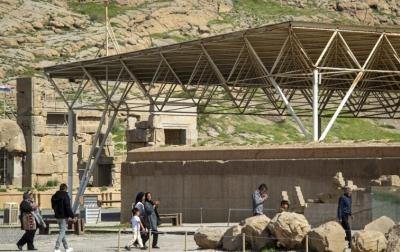گردشگران در مجموعه جهانی تخت جمشید/عکس