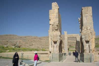 گردشگران در مجموعه جهانی تخت جمشید/عکس