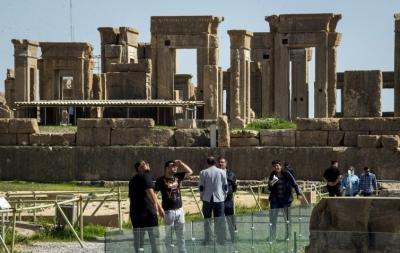 گردشگران در مجموعه جهانی تخت جمشید/عکس