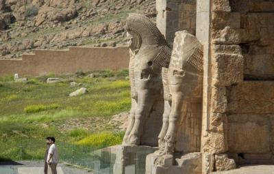 گردشگران در مجموعه جهانی تخت جمشید/عکس