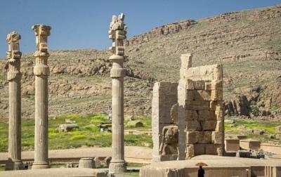 گردشگران در مجموعه جهانی تخت جمشید/عکس