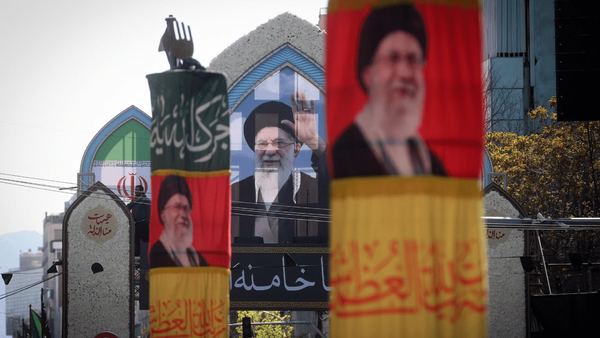 قیام مردم در اربعین قائد امت؛ سیل عزاداران به سمت مقتل امام شهید/ تهران در سوگ سیدالشهدای جبهه انقلاب اسلامی+فیلم