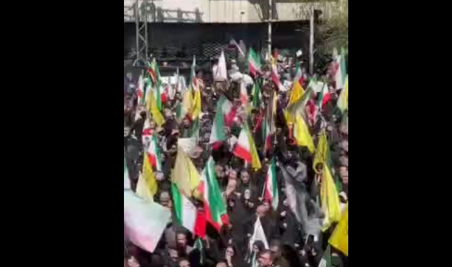خروش جمعیت در خیابان کشوردوست /عکس