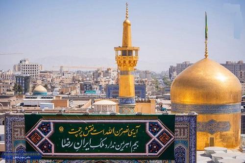 عکس/ نصب کتیبه‌های دهه کرامت در حرم مطهر رضوی