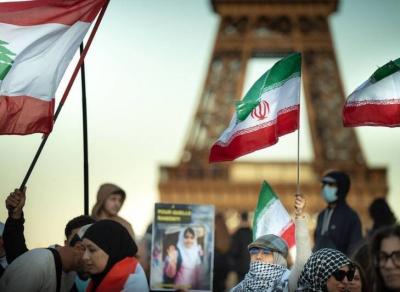 پرچم ایران  در کنار برج ایفل 