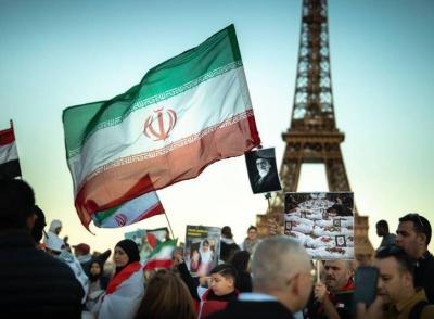 پرچم ایران  در کنار برج ایفل 