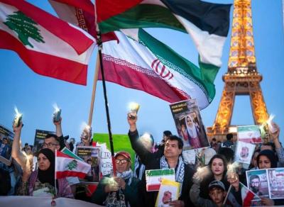 پرچم ایران  در کنار برج ایفل 