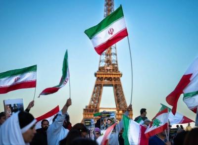پرچم ایران  در کنار برج ایفل 