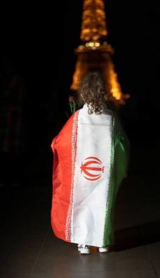 پرچم ایران  در کنار برج ایفل 