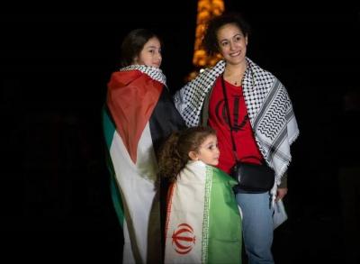 پرچم ایران  در کنار برج ایفل 