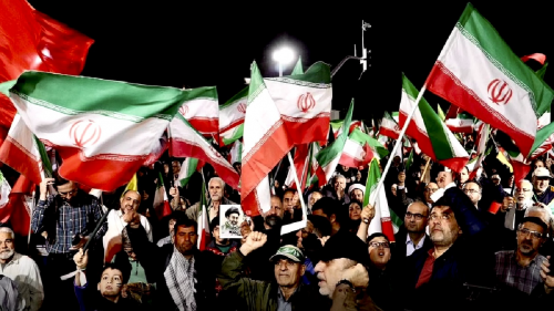 راز پرچم‌های نو در میادین تهران