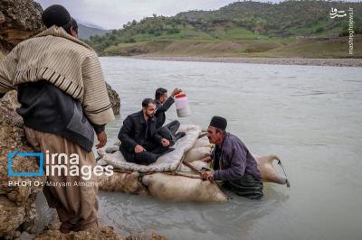 معلمی دلسوز دردهکده