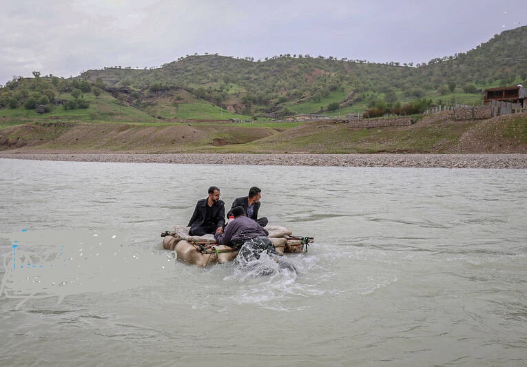 معلمی دلسوز دردهکده
