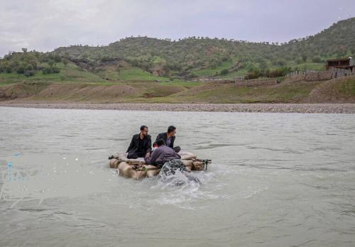 معلمی دلسوز دردهکده