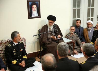 عکس/ دیدار جمعی از فرماندهان و مسئولان نیروی دریایی ارتش با رهبر انقلاب 