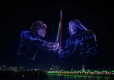 نمایش پهپادی جنگ ستارگان تا ربات راهب / عکس