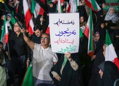 تصاویر پلاکاردهای مردم دراجتماعات