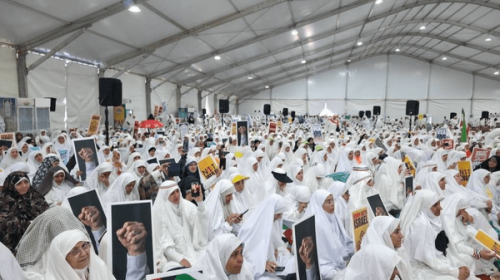 مراسم برائت از مشرکین در عرفات به یاد رهبر شهید آغاز شد +عکس و فیلم