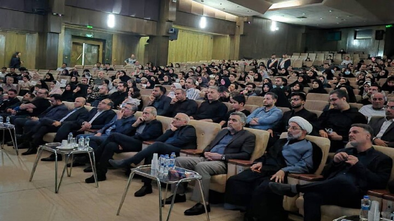  اکران خصوصی فیلم «نیم شب» با حضور رئیس‌جمهور برگزار شد 