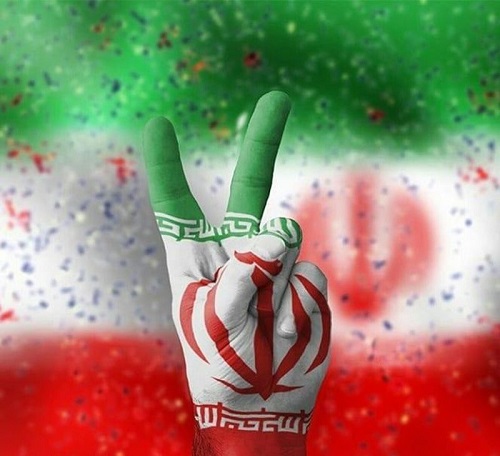 بسوز ای سعی باطل، پرچم ایران نمی‌سوزد!