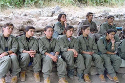 تناقض گفتار احزاب تجزیه‌طلب درباره زنان!
