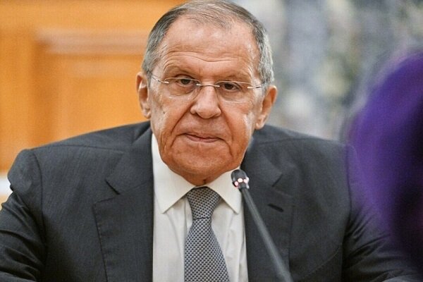 لاوروف: با فشار و باج‌خواهی غرب مقابله خواهیم کرد
