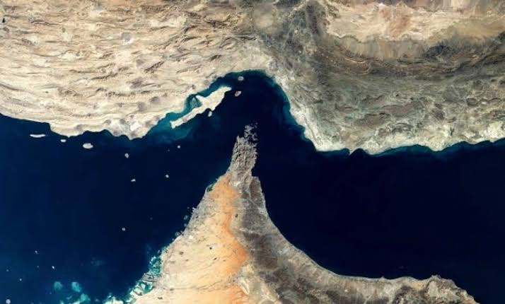 تصاویرتردد کشتی ها درتنگه هرمز